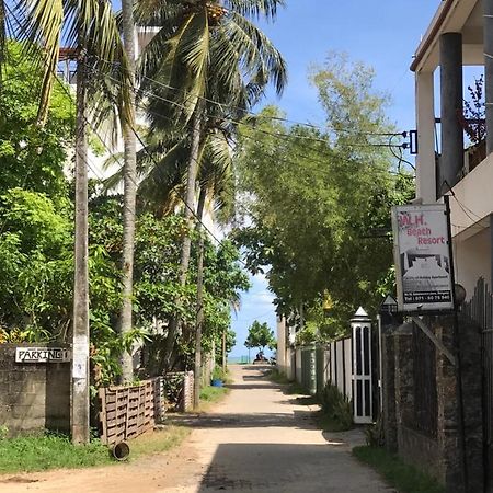 Wh Beach Resort Уелигама Екстериор снимка