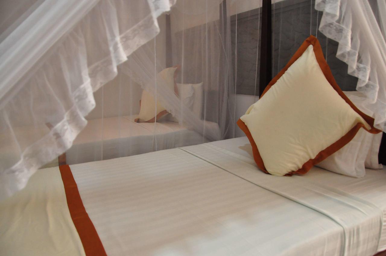 Wh Beach Resort Уелигама Екстериор снимка