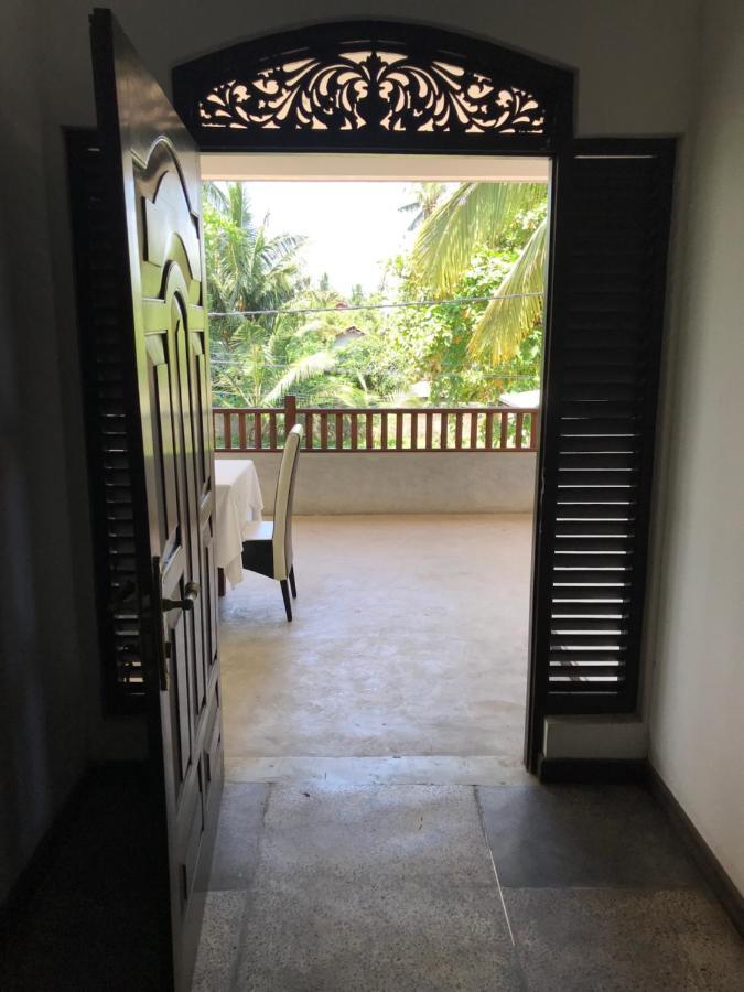 Wh Beach Resort Уелигама Екстериор снимка