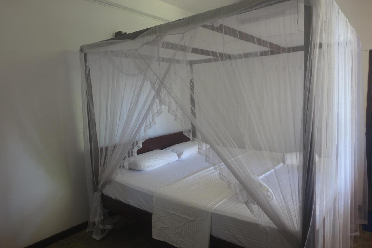 Wh Beach Resort Уелигама Екстериор снимка