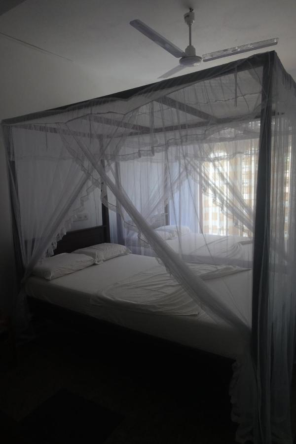 Wh Beach Resort Уелигама Екстериор снимка