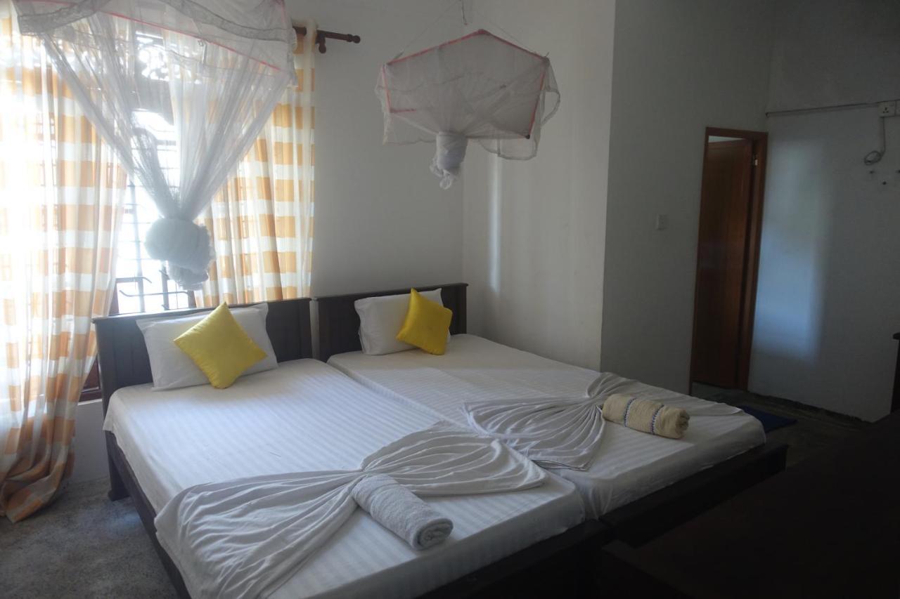 Wh Beach Resort Уелигама Екстериор снимка