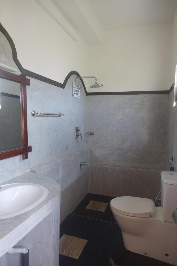 Wh Beach Resort Уелигама Екстериор снимка