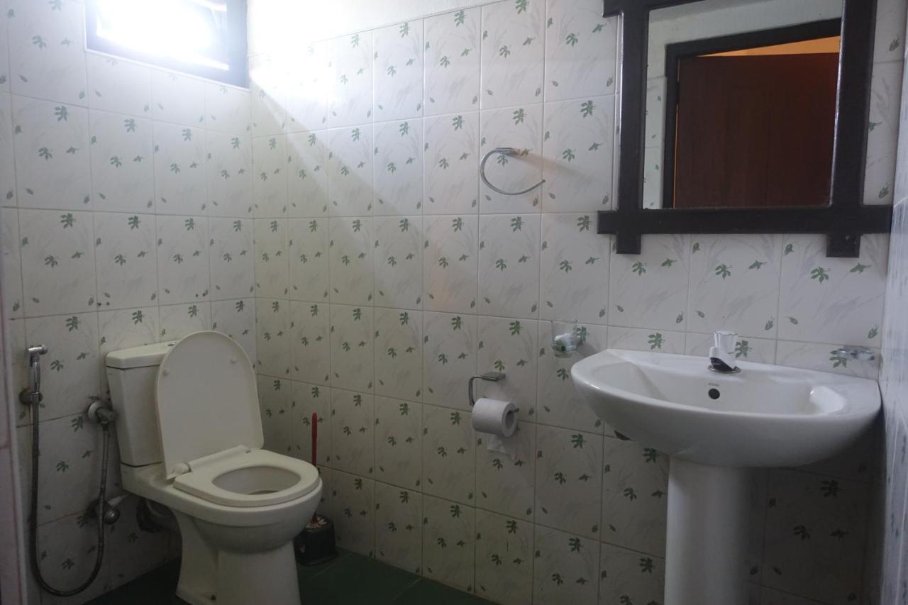 Wh Beach Resort Уелигама Екстериор снимка