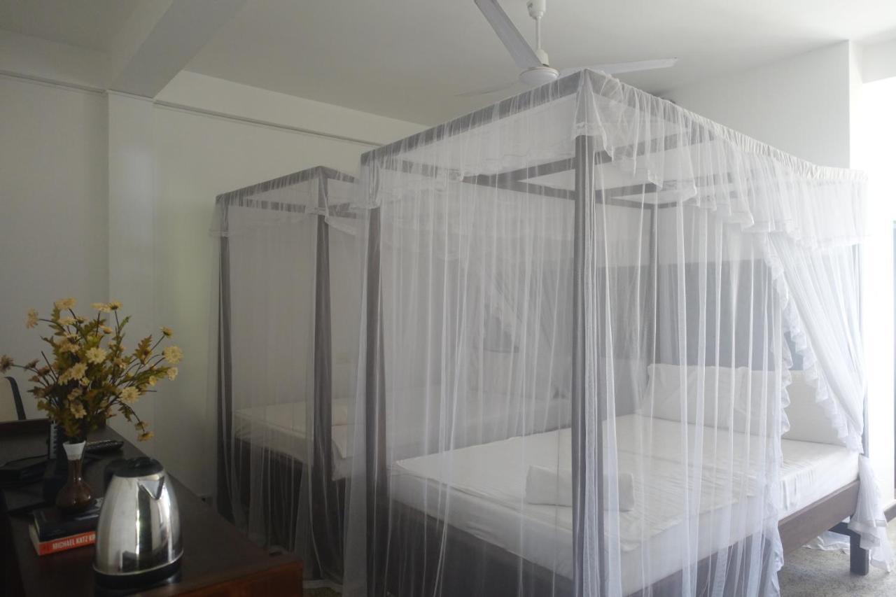 Wh Beach Resort Уелигама Екстериор снимка